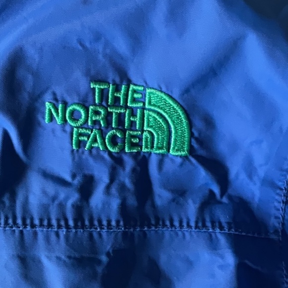 The North Face Kids Blue windbreaker fuzzy liner - Picture 4 of 5